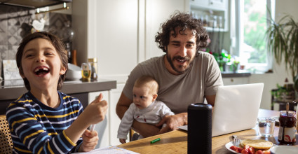 Écouter des podcasts, à la maison et en voiture