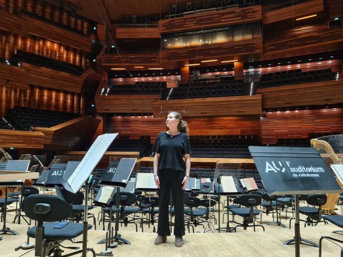 Carmen François dans l'auditorium de la Maison de la radio et de la musique